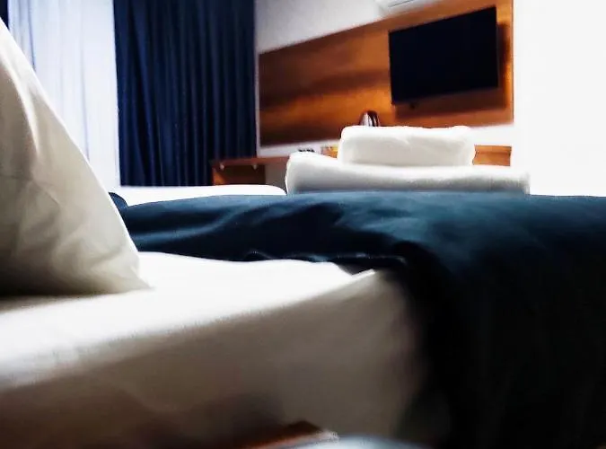 Acar Airport Szálloda *